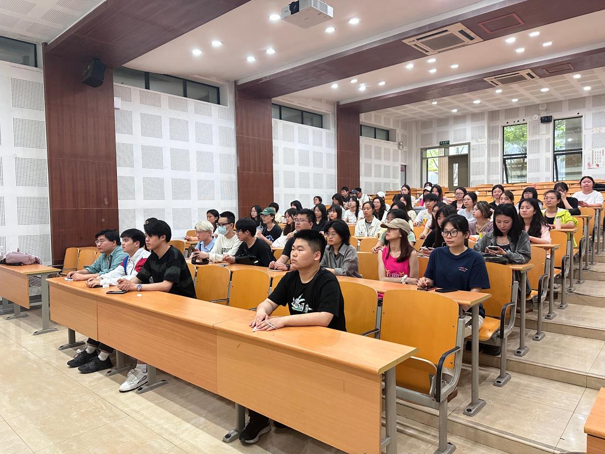 马驭骅党课现场.jpg